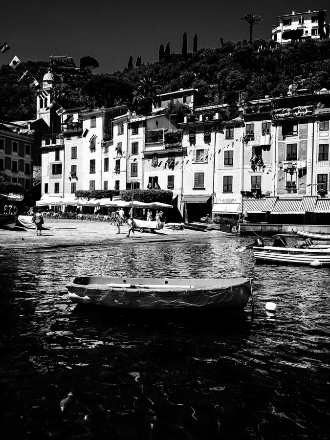 Javier Siriani black and white preset applied to the Portofino photograph
