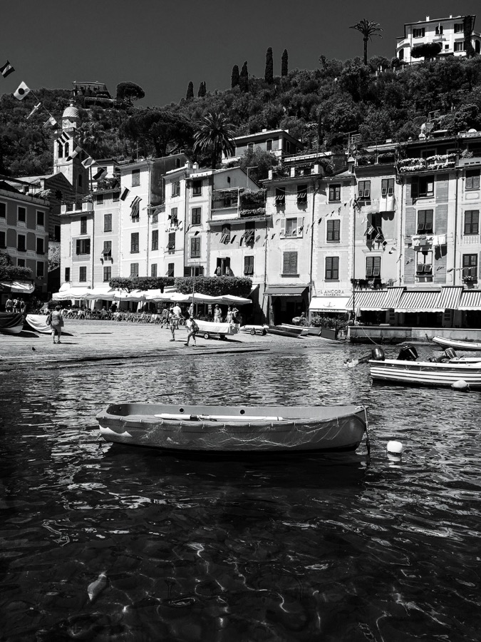 RedDot Monochrom preset applied to the Portofino photograph